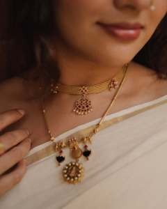 Nikhila-vimal-in-no-blouse-saree-look-photos-006