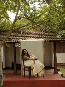 nikhila-vimal-in-check-printed-blouse-for-kerala-saree-pics-006
