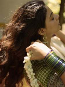nikhila-vimal-in-check-printed-blouse-for-kerala-saree-pics-007