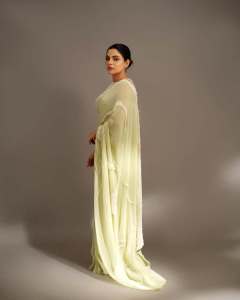 nikhila-vimal-in-pista-green-party-wear-saree-with-heavy-work-blouse-photos-001