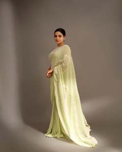 nikhila-vimal-in-pista-green-party-wear-saree-with-heavy-work-blouse-photos-003