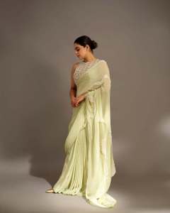 nikhila-vimal-in-pista-green-party-wear-saree-with-heavy-work-blouse-photos-004