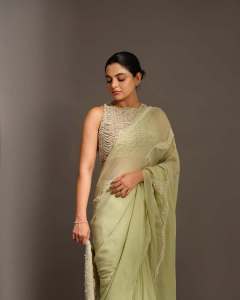 nikhila-vimal-in-pista-green-party-wear-saree-with-heavy-work-blouse-photos-005