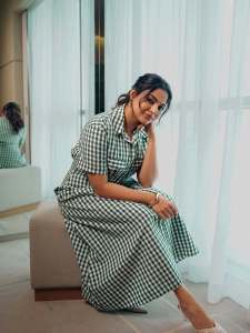 nikhila-vimal-latest-photos-in-check-print-long-frock-style-ideas-004