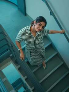 nikhila-vimal-latest-photos-in-check-print-long-frock-style-ideas-006