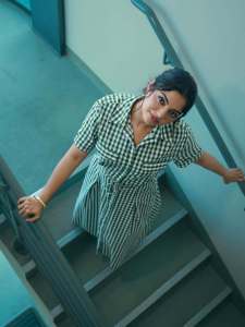 nikhila-vimal-latest-photos-in-check-print-long-frock-style-ideas-007