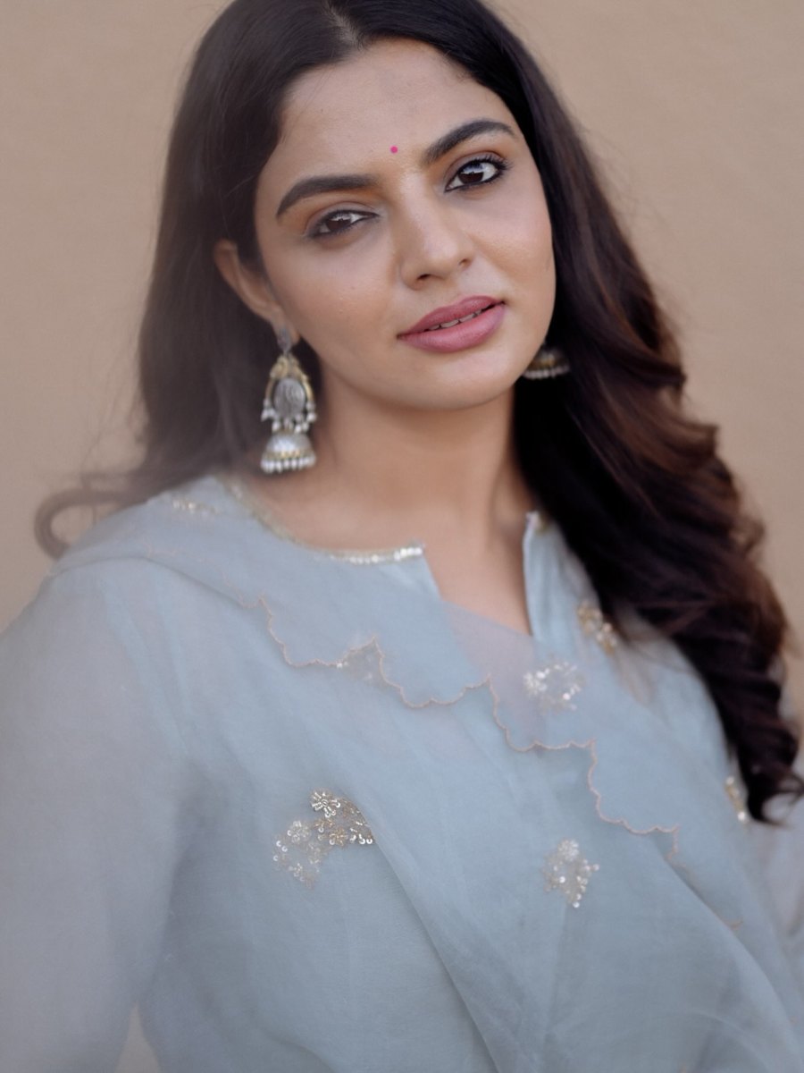 nikhila-vimal-in-pastel-gray-traditional-Indian-Anarkali-set-photos-004