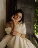 Nikhila-vimal-in-no-blouse-saree-look-photos-002