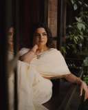 Nikhila-vimal-in-no-blouse-saree-look-photos-004