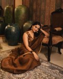 nikhila-vimal-in-lightweight-chocolate-brown-saree-with-sleeveless-blouse-004