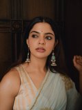 nikhila-vimal-in-lightweight-pastel-aqua-saree-with-sleeveless-V-neck-fitted-blouse-photos-003