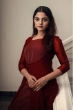 actress-nikhila-vimal-images-002