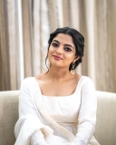 actress-nikhila-vimal-latest-pics-in-salwar-suit-001