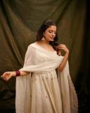 nikhila-vimal-in-white-sleeveless-churidar-with-floral-print-dress-photos-001