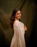 nikhila-vimal-in-white-sleeveless-churidar-with-floral-print-dress-photos-004