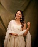 nikhila-vimal-in-white-sleeveless-churidar-with-floral-print-dress-photos