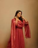 nikhila-vimal-new-look-and-makeup-trend-photos-002