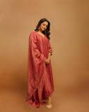 nikhila-vimal-new-look-and-makeup-trend-photos-003