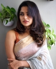 nikhila vimal new onam photos 90-002