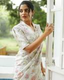 nikhila-vimal-new-photos-in-saree-98232