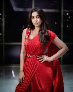 nikki-galrani-beautiful-pictures-in-red-saree-001