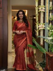 nikki-galrani-in-Tussar-silk-rust-red-with-warm-metallic-gold-saree-and-high-round-neckline-blouse-and-Styled-with-traditional-gold-jewelry-photos-003