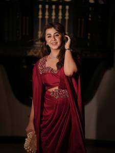 nikki-galrani-in-maroon-saree-styling-ideas-photos-001