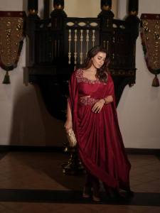 nikki-galrani-in-maroon-saree-styling-ideas-photos-003