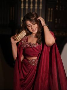 nikki-galrani-in-maroon-saree-styling-ideas-photos