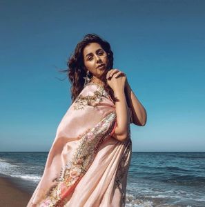 nikki-galrani-latest-pictures-002