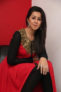 nikki-galrani-photos-00736