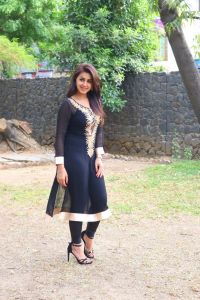 nikki-galrani-photos-111-00792