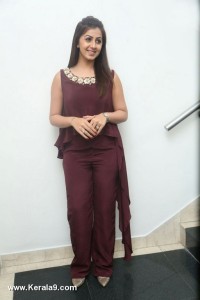 nikki-galrani-photos-337-00472