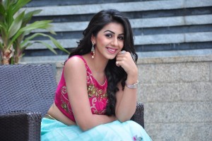 nikki-galrani-pictures-159-00782