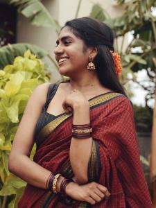 nimisha-sajayan-in-beautiful-checks-saree-with-blouse-style-ideas-photos