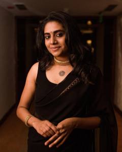 nimisha-sajayan-in-black-chiffon-saree-with-sleeveless-blouse-photos