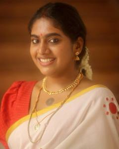 nimisha-sajayan-in-kerala-saree-photoshoot