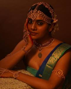 nimisha-sajayan-in-pattu-saree-and-heavy-ornaments-look-photos-013