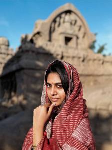 nimisha-sajayan-in-white-churidar-with-dupatta-style-photos-009