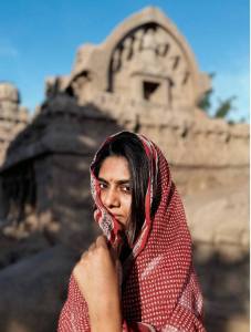 nimisha-sajayan-in-white-churidar-with-dupatta-style-photos-012