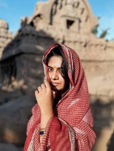 nimisha-sajayan-in-white-churidar-with-dupatta-style-photos-013