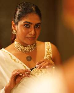 nimisha-sajayan-in-white-saree-with-ornaments-and-makeup-ideas-photos-003
