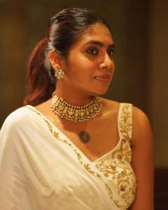 nimisha-sajayan-in-white-saree-with-ornaments-and-makeup-ideas-photos-007
