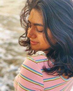 nimisha-sajayan-new-hairstyle-latest-photos-003