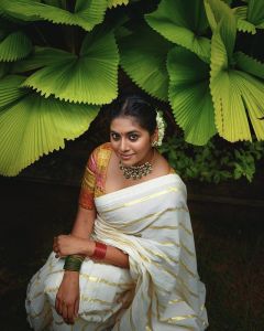 nimisha-sajayan-new-photoshoot-pics-02-004