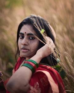 nimisha-sajayan-saree-with-light-makeup-look-002