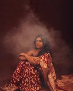 nimisha-sajayan-saree-with-light-makeup-look-009