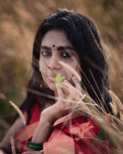 nimisha-sajayan-saree-with-light-makeup-look