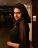 nimisha-sajayan-in-black-chiffon-saree-with-sleeveless-blouse-photos-001