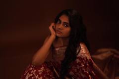 nimisha-sajayan-saree-with-light-makeup-look-004